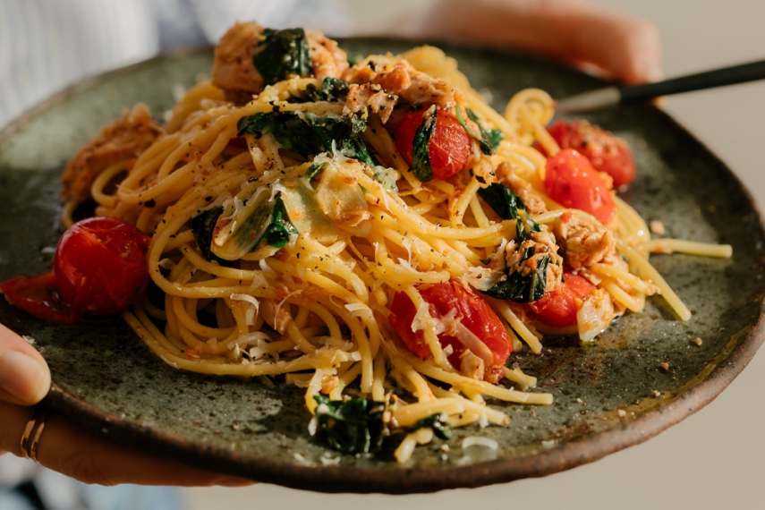 15-Minute+Tuna+Tomato+Spaghetti+with+Fresh+Basil+%26+Lemon+%7C+Gather+%26+Feast