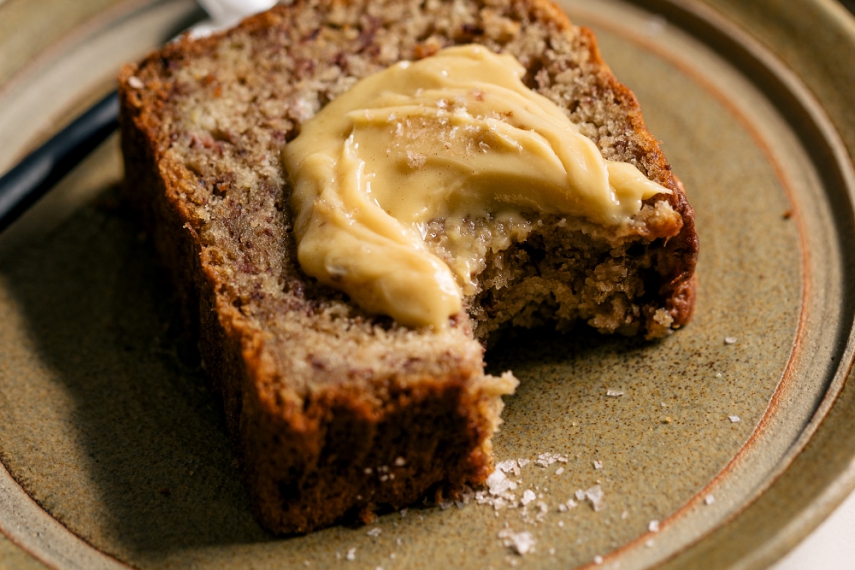 Browned+Butter+Spiced+Banana+Loaf+with+Salted+Maple+Butter++%7C++Gather+%26+Feast