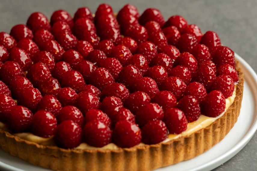 Classic+Fresh+Raspberry+%26+Custard+Tart+%7C+Gather+%26+Feast