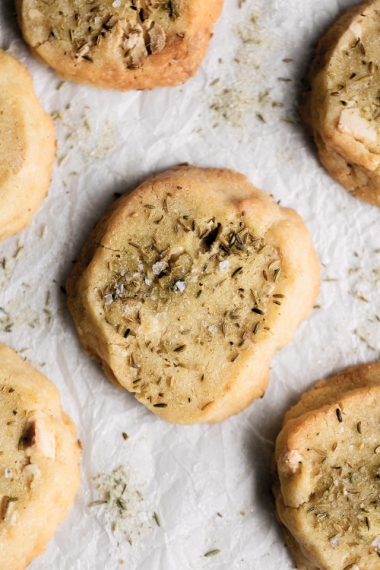 White+Chocolate+Chunk+Shortbread+with+Caramelised+Fennel+Seed++%7C++Gather+%26+Feast