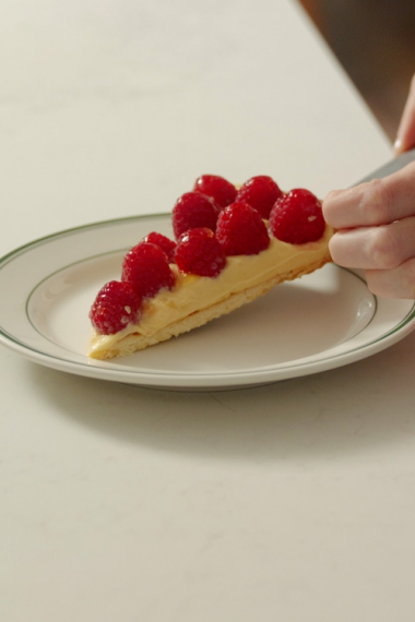 Classic+Fresh+Raspberry+%26+Custard+Tart+%7C+Gather+%26+Feast