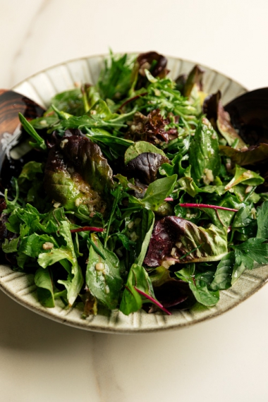 A+Perfect+Shallot+Vinaigrette+with+Mixed+Leaves+%26+Fresh+Herbs+%7C+Gather+%26+Feast