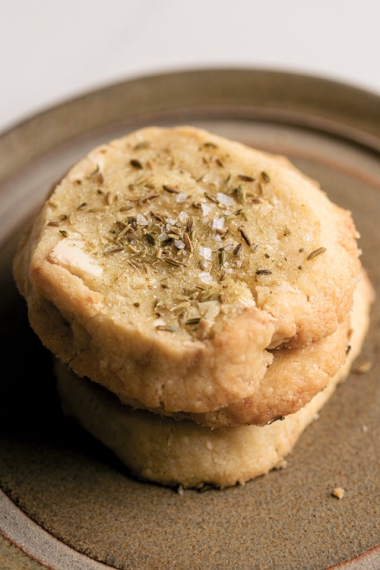 White+Chocolate+Chunk+Shortbread+with+Caramelised+Fennel+Seed++%7C++Gather+%26+Feast