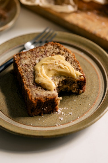 Browned+Butter+Spiced+Banana+Loaf+with+Salted+Maple+Butter++%7C++Gather+%26+Feast