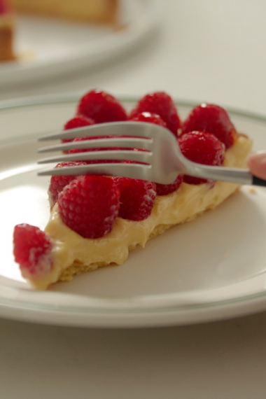 Classic+Fresh+Raspberry+%26+Custard+Tart+%7C+Gather+%26+Feast