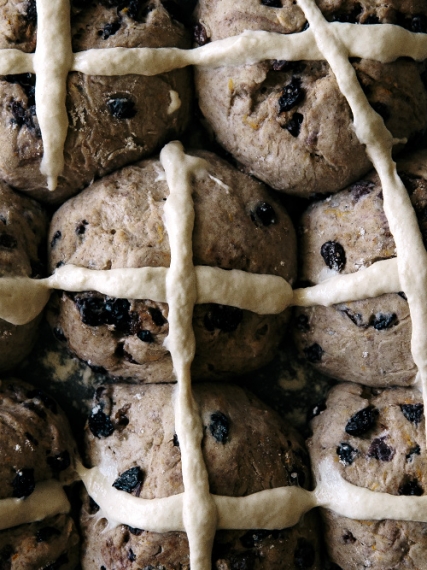 Spelt+Hot+Cross+Buns+%28No+Knead+Method%29++%7C++Gather+%26+Feast