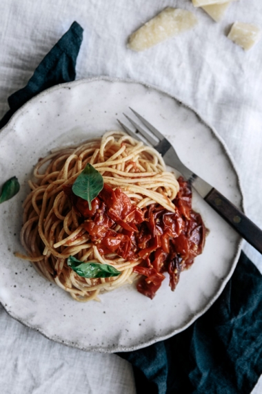 Simple+Roasted+Tomato+%26+Smokey+Chili+Spaghetti++%7C++Gather+%26+Feast