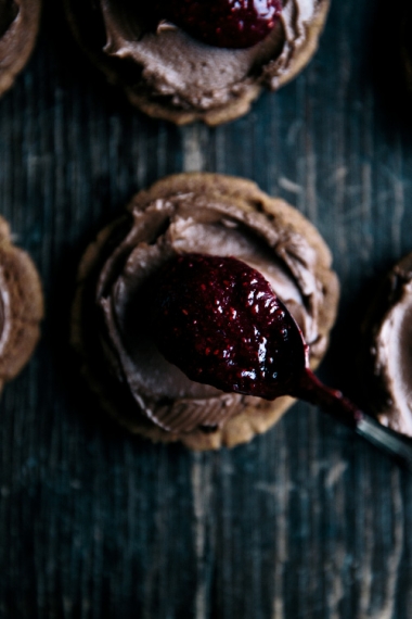 Vanilla+Spelt+Cookies+with+Avocado+Chocolate+Filling+%26+Berry+Chia+Jam++%7C++Gather+%26+Feast