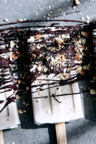 Banana+%26+Vanilla+Pops+with+Salted+Dark+Chocolate+%26+Crushed+Roasted+Almonds++%7C++Gather+%26+Feast
