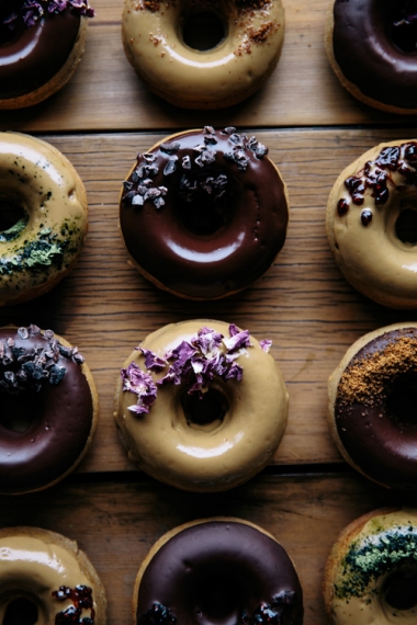 Vegan+Spelt+Baked+Doughnuts+with+Raw+Chocolate+Glaze++%7C++Gather+%26+Feast