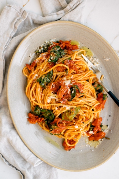 Simple+Roasted+Tomato+%26+Smokey+Chili+Spaghetti++%7C++Gather+%26+Feast